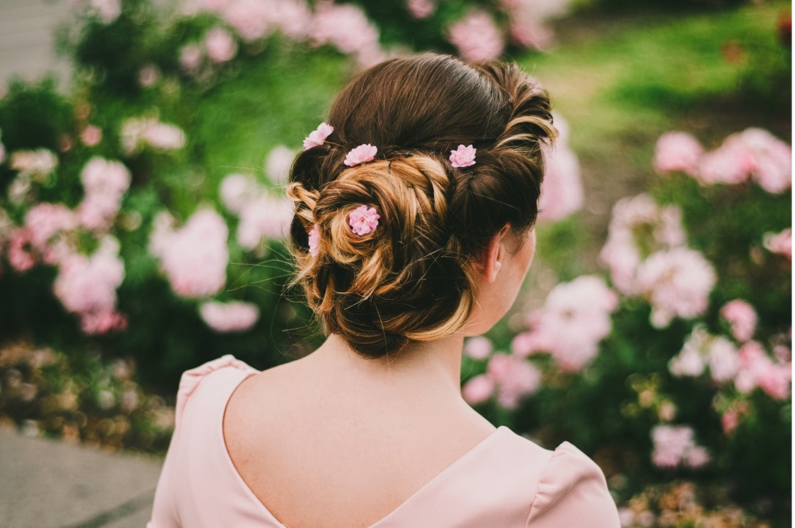 Flowers As Hair Accessories For Casual And Wedding Day Looks